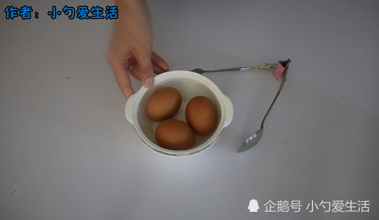 燕尾,夹子,煮鸡蛋,筷子,食材