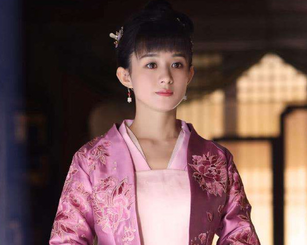 赵丽颖穿齐胸襦裙我忍了,郑爽穿我也忍了,但她穿我忍无可忍!