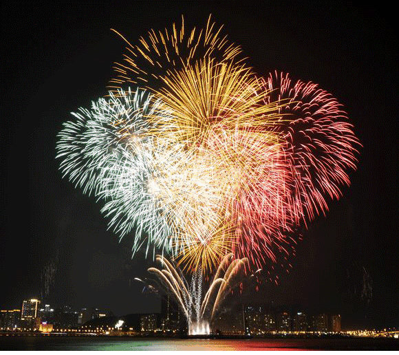 10000发烟花绽放星空,元宵夜的呼和浩特刷爆朋友圈!错过的赶紧来看看