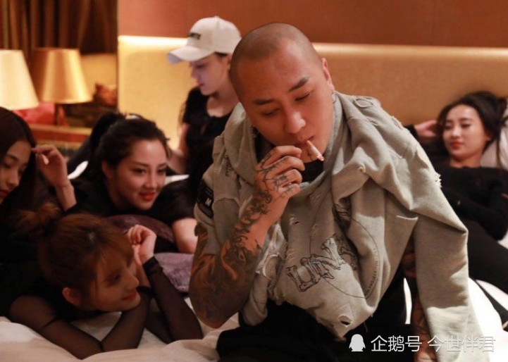 方丈徒弟阿黑"侮辱"张二嫂,方丈却"坐视不管",这是要干架?