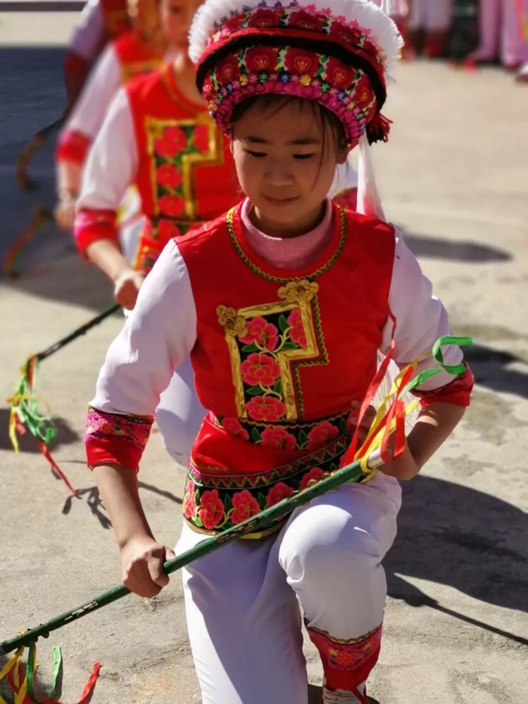 白族"百人霸王鞭",欢欢喜喜迎新年!