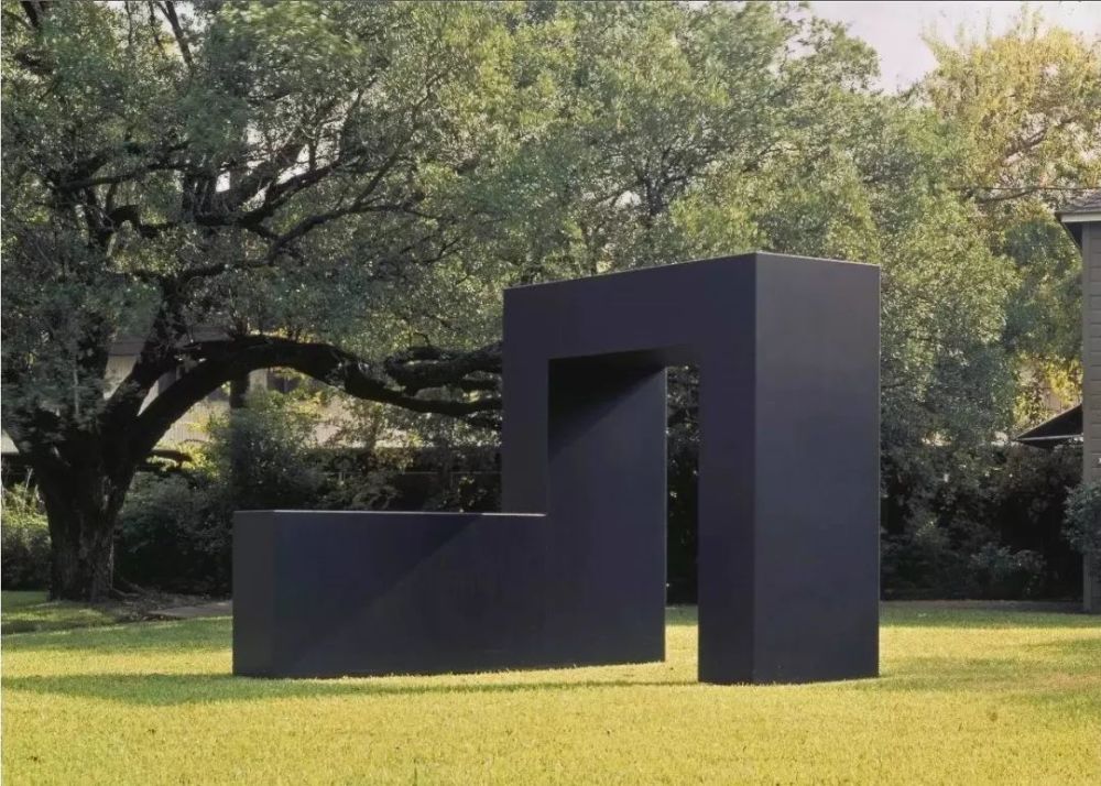 美国极少主义雕塑家托尼史密斯的作品