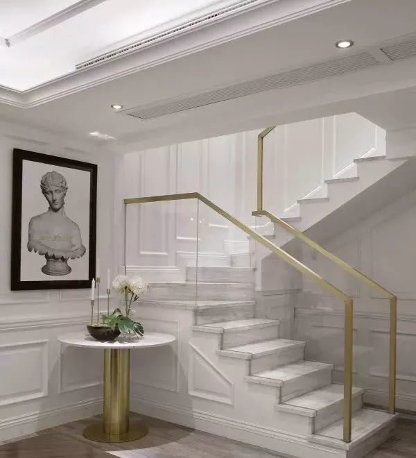 轻奢气质,多元极简楼梯扶手成为时下设计师的最爱!