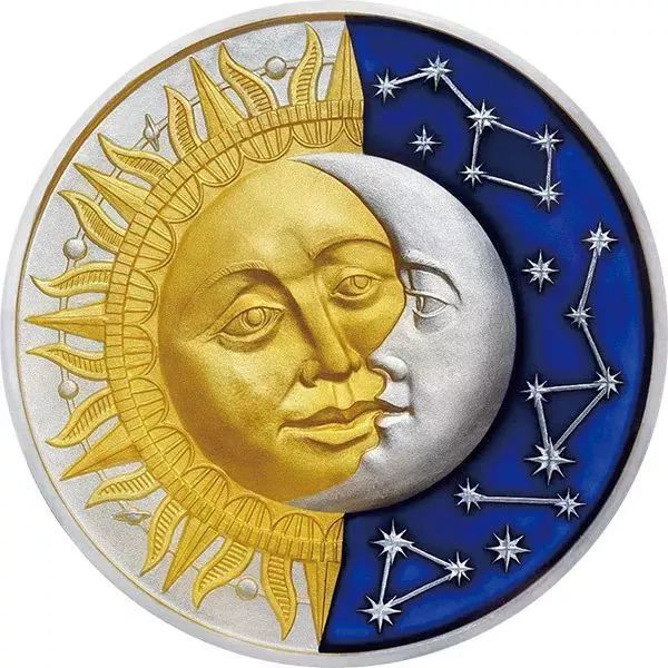 背面图案为太阳和月亮微笑着拥抱.
