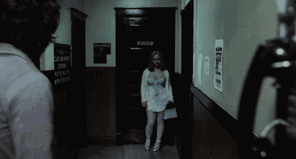 他在与女友合租的房子里,偷偷装了摄像头,正对着主卧 告诉自己的女