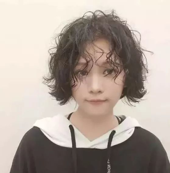 蛋蛋卷发型最近很火,烫这样的发型大概要多少钱?