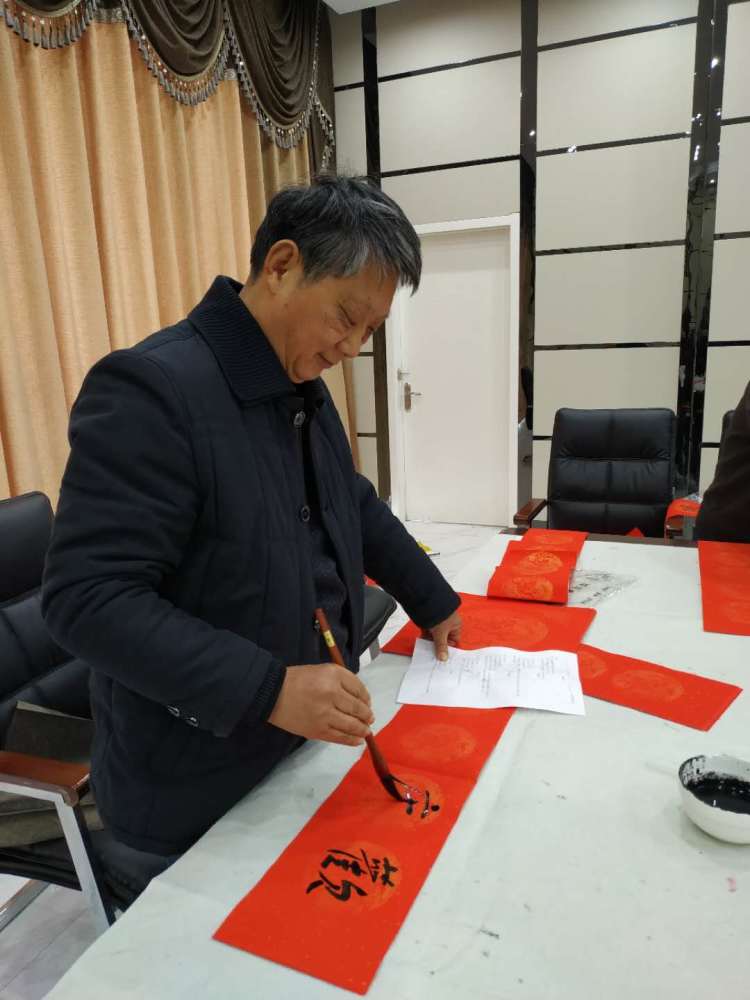 迎新春写春联：郸城书法家协会在行动