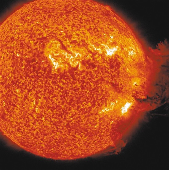 太阳风暴多恐怖?喷射物质是地球体积10倍,会导致地球通讯瘫痪