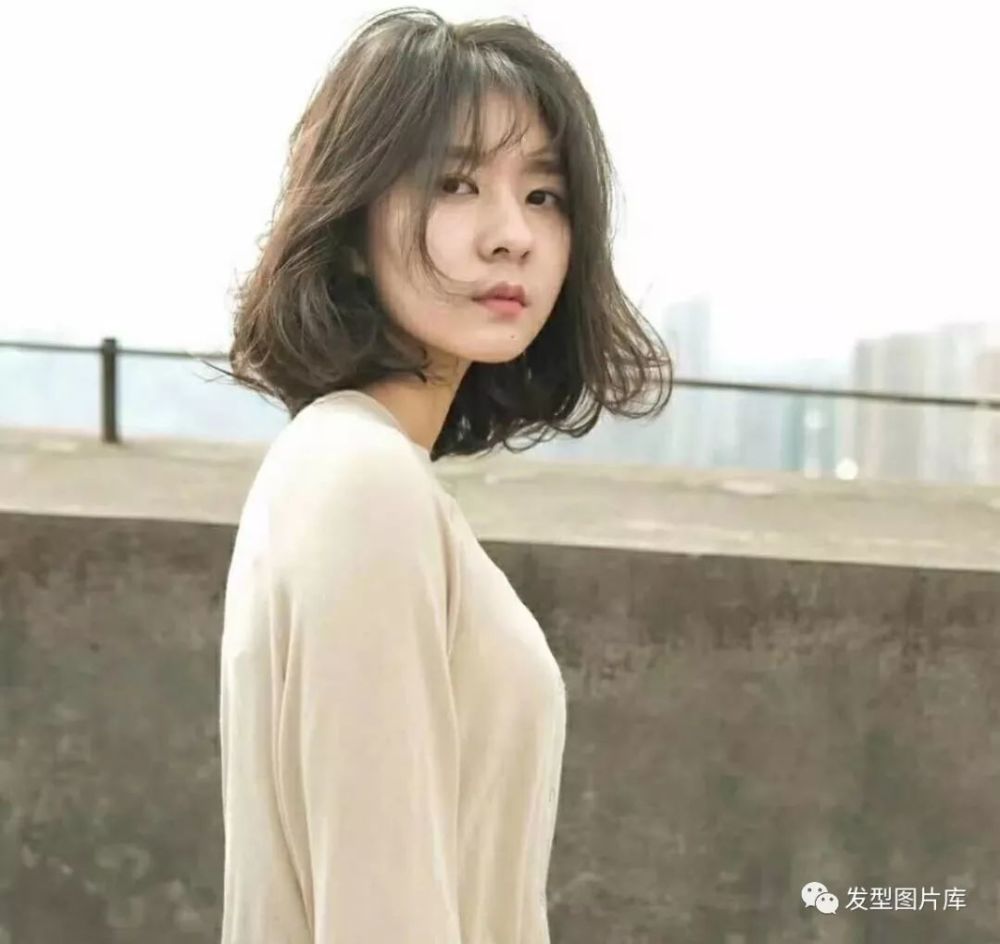 性感迷人的轻熟风齐肩发发型