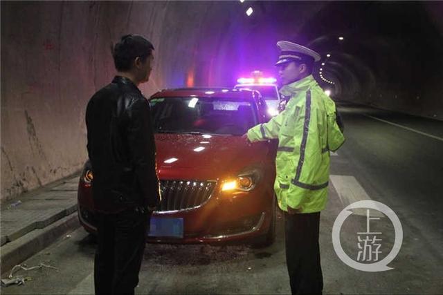 少年误认亲姐身上吻痕是被家暴,出手教训姐姐