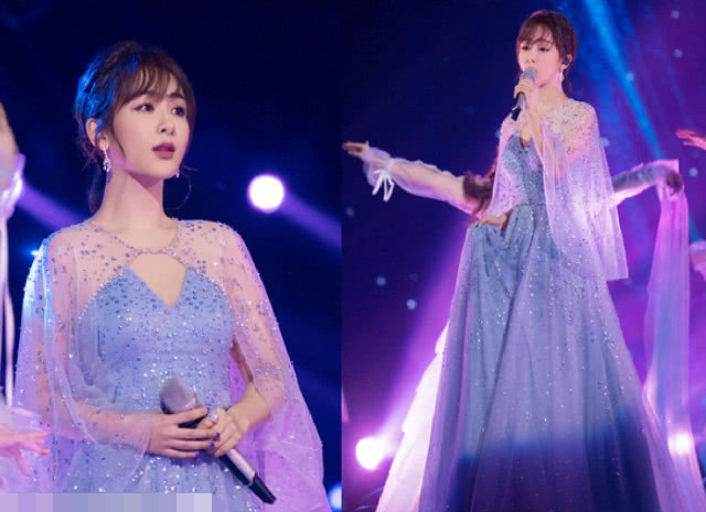 杨紫跨年夜献唱,蓝色薄纱裙宛如仙女,网友:锦觅仙子归来