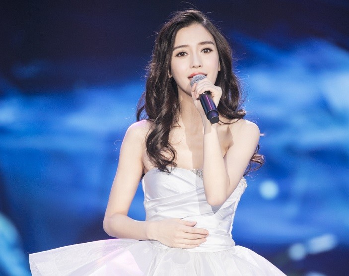 杨颖跨年晚会2021照片,杨颖照片奔跑吧裙子 杨颖,杨颖跑调,跨年演唱会,娱乐圈女星,跑男