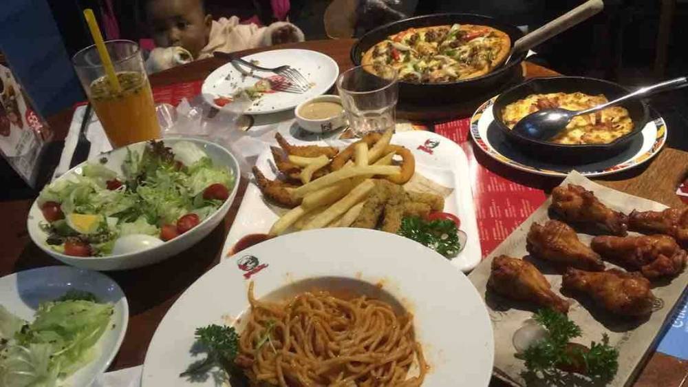 和朋友吃西餐,他非要喝桌上白送的柠檬水,自己真是哭笑不得!