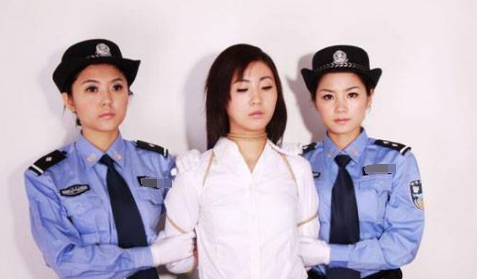 执行枪决时子弹卡壳了,法警的心态和罪犯的心理会有什么变化?