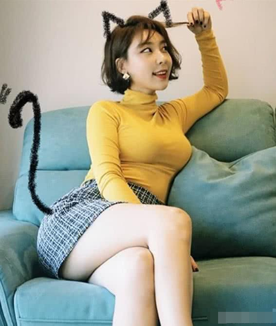 美女健身3年,却只练出一块腹肌,网友:好迷人的白斩鸡身材