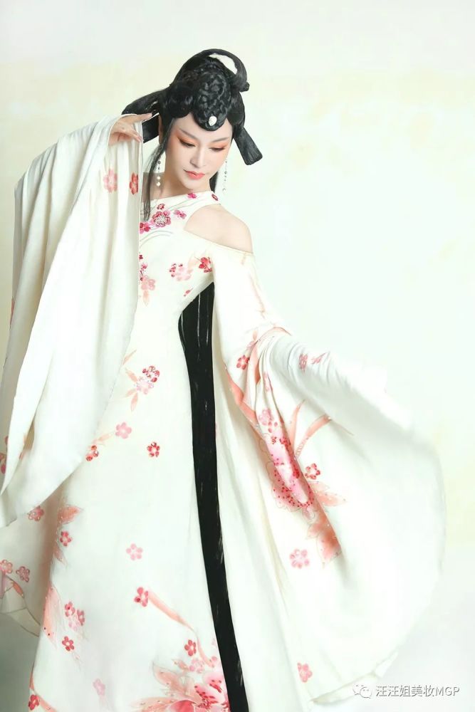 汪汪姐美妆视频│古典桃花妆,瞬间让你仙气十足!