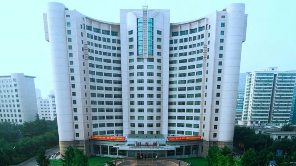 著名的空军特色医学中心在哪里?