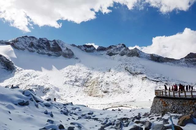 成都最近的冰川世界!包揽最美雪山湖泊,周末来回刚好!