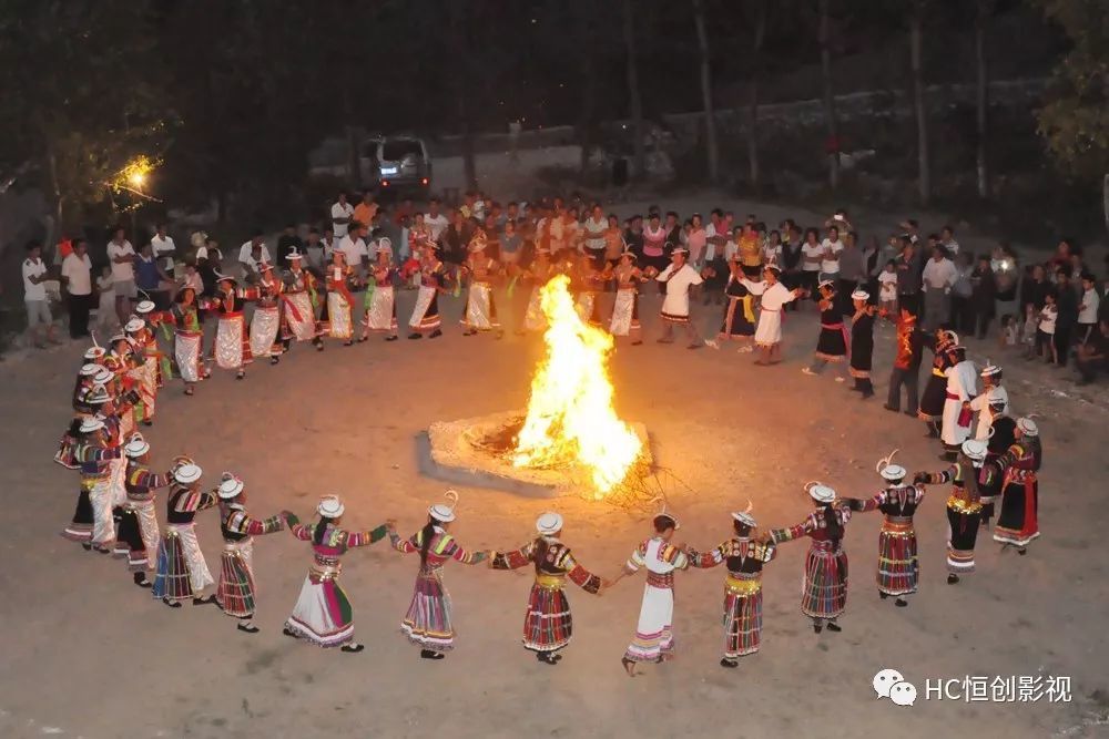 千年古寨,东亚古老部落白马人的"火圈舞"