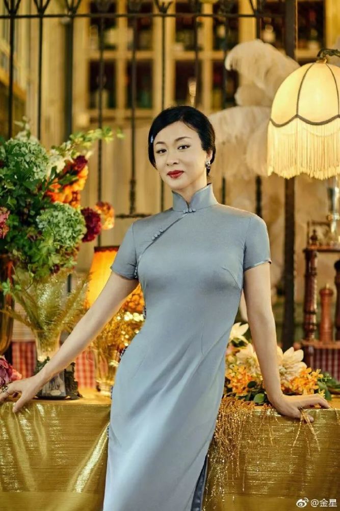 金星最新旗袍照,身姿绰约,美出新高度!