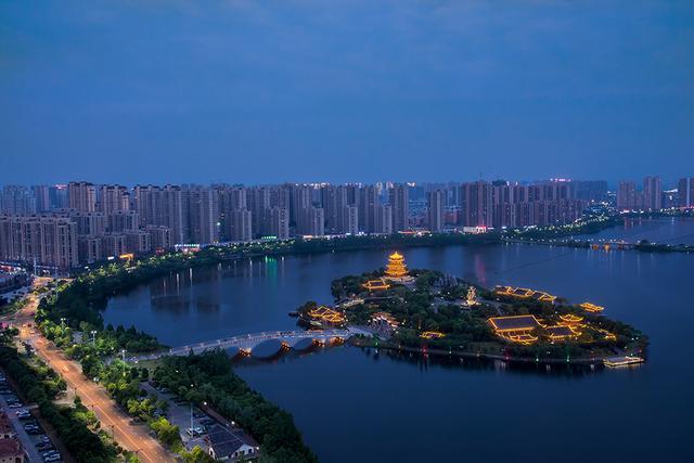 沉溺在抚州梦湖的幻境中无法自拔