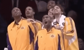 上一次在斯台普斯跳这么高的人,把科比吓出表情包!