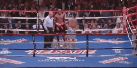 为何这场比赛被称为梅威瑟最具争议一战?看完这3张动图你就懂了