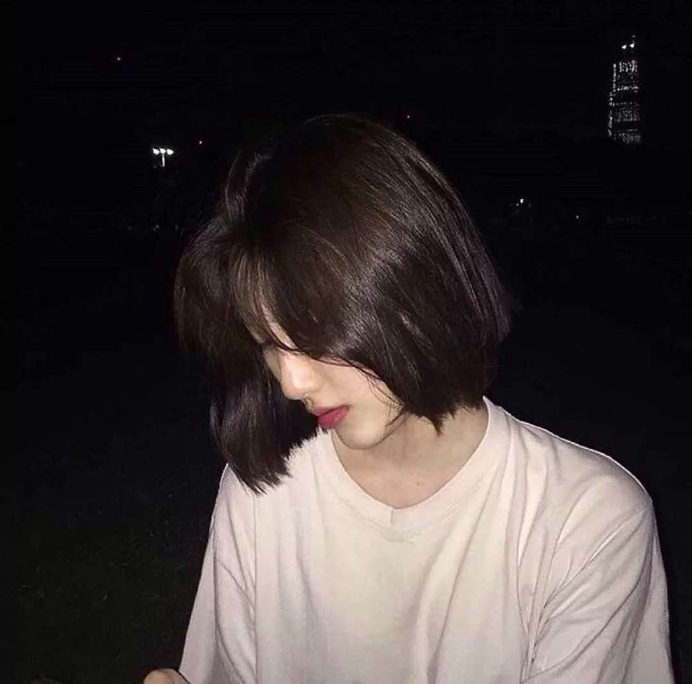 优秀·超酷·女生头像:见色起意也好,一见钟情也罢,就