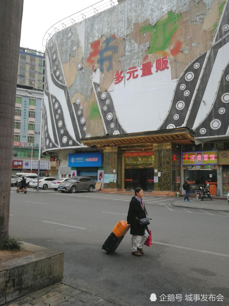 广东深圳:曾经很热闹的帝龙城搬走了,在这上班的打工妹已回老家