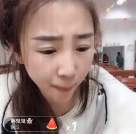 快手王小佳素颜出镜,被称"最美素颜",最后一张让人惊心动魄!