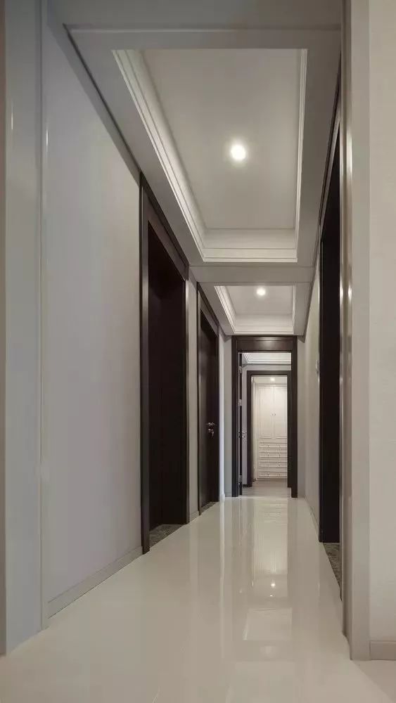 小户型走廊玄关小空间,如何吊顶显得更自然?