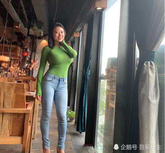 "人气网红"蒋娉婷,简单的紧身衣,就展现出让人沸腾的效果!