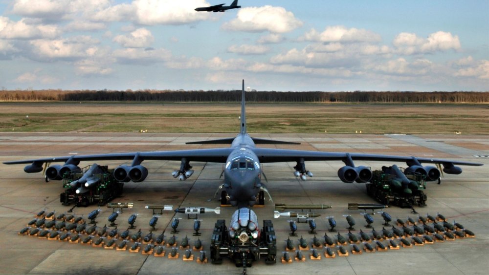 战略轰炸机,b-1b,地毯式轰炸,匿踪能力,美军欧洲司令部