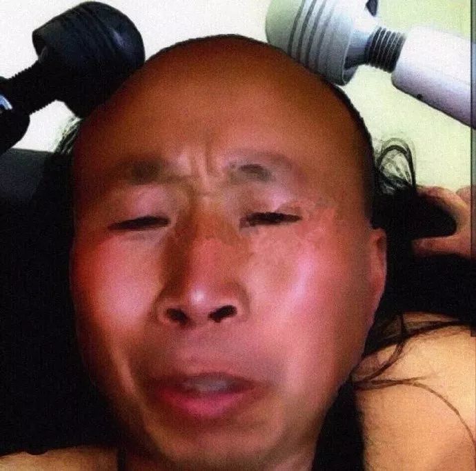 今日份搞笑沙雕表情包:小老弟,你咋肥四呢?