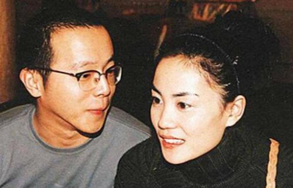 窦唯年轻时候好奶,和肤白鼻子挺的郑钧不相上下:难怪能吸引王菲