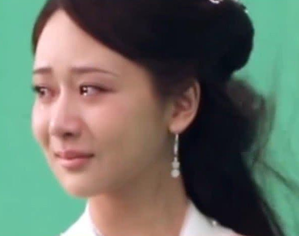 杨紫哭戏面对背景满含泪水,一下导演就说过,这演技够6