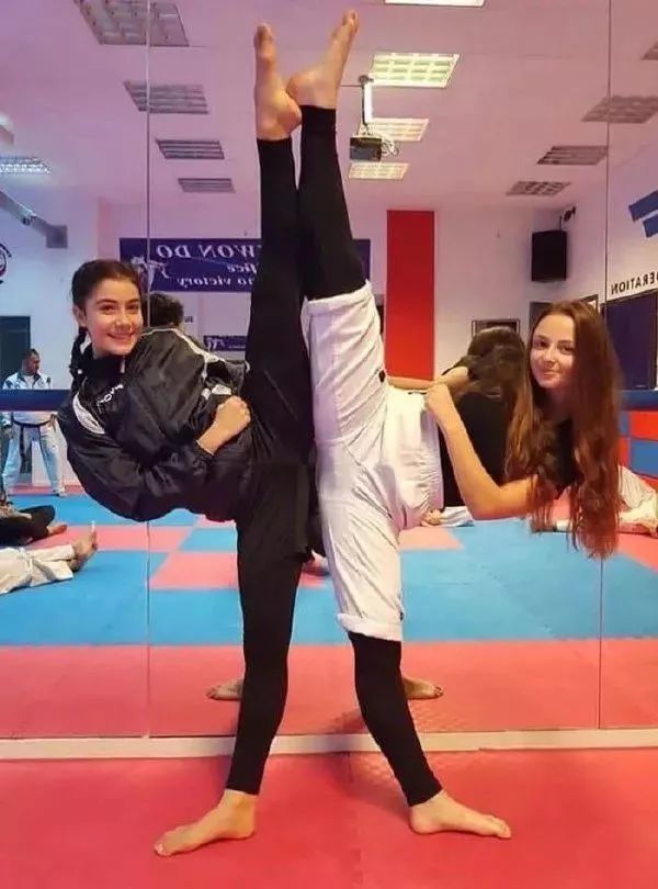 搞笑图片:我给你一百块钱,你再上去一次给我看看!