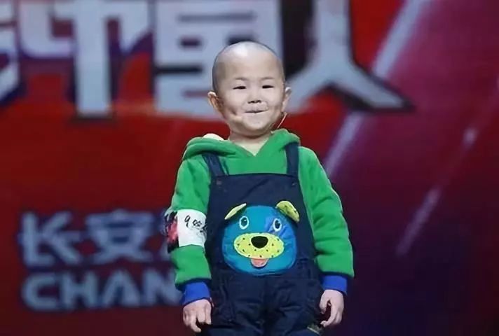淄川小童星张峻豪7岁了,10日将与导演一起来咱大淄川