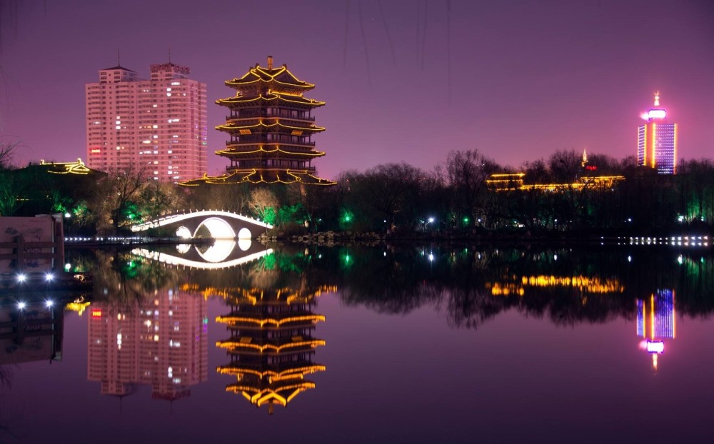 山东省济南市的夜景