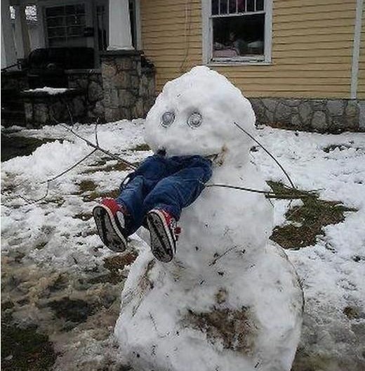 这个雪人可能是真的成精了,居然吃人!