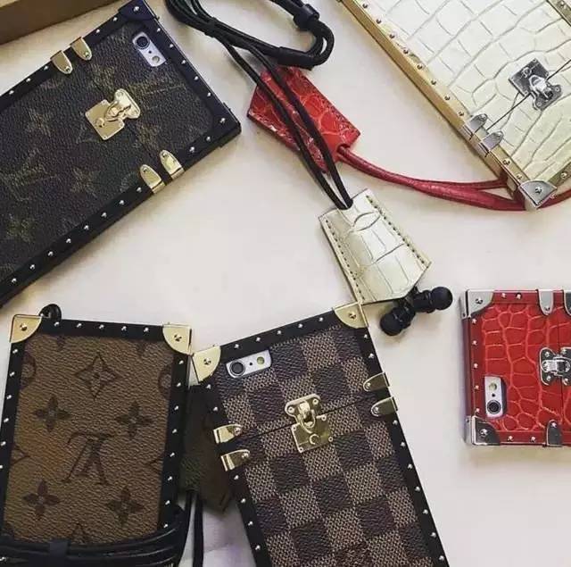 iphone7拿走壳留下!LV手机壳价格有点辣眼睛