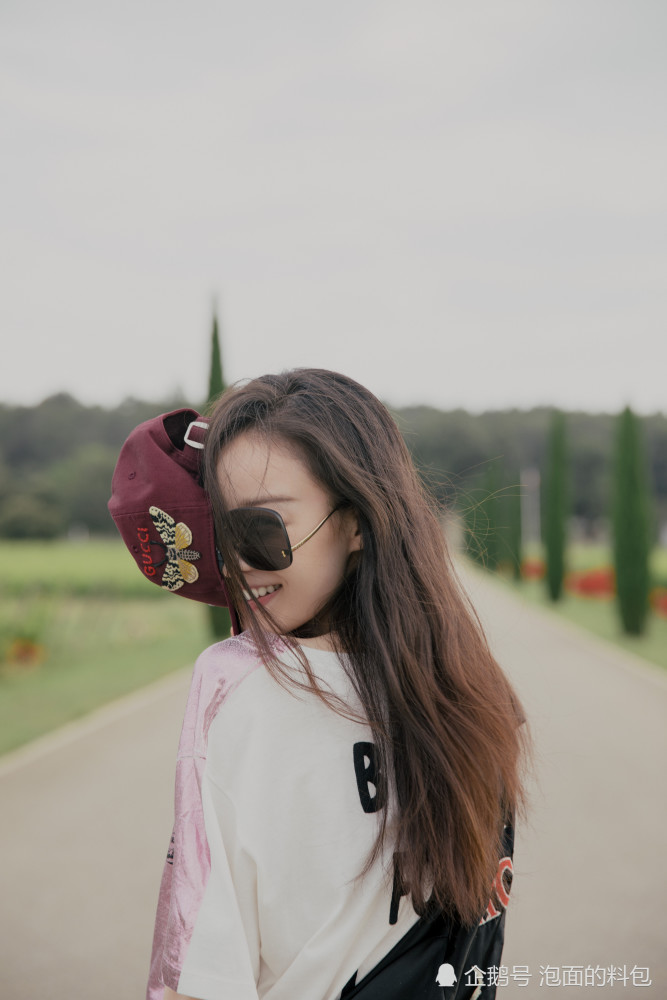 街拍范本倪妮,俏皮可爱少女心,神仙颜值