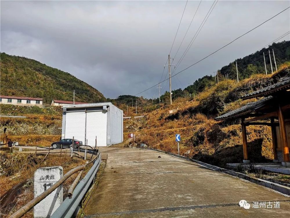 步道起点位于,永嘉县碧莲镇应岙村应山头去往应界坑的公路的拐弯处