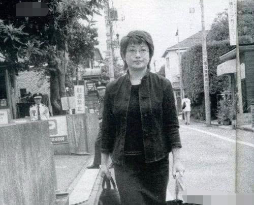 山口百惠引退后 三浦友和事业和经济出现危机 与狗仔周旋二十年 看点快报