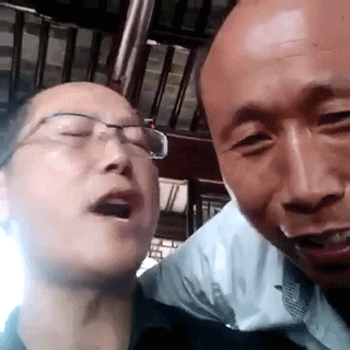 专访雄鹰高飞:表情包教主の魔幻物语