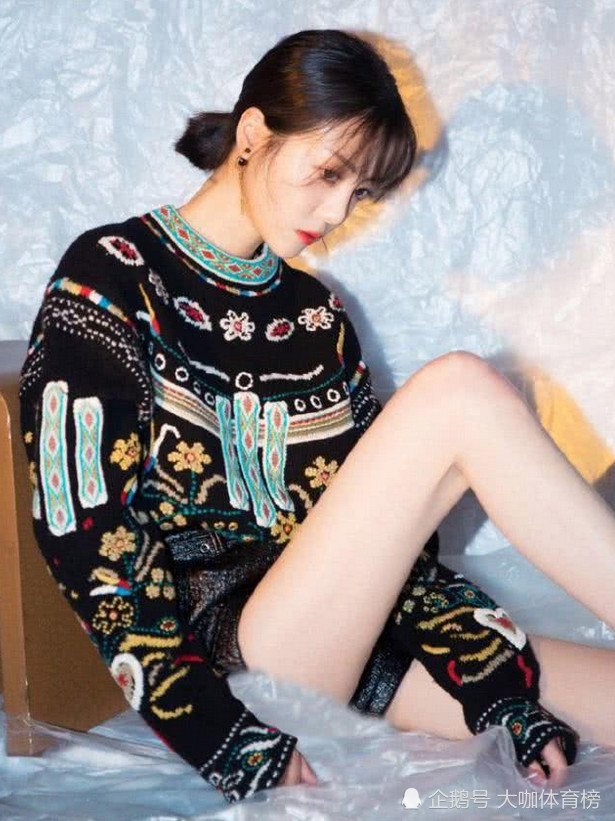 有一种"腿长"叫做李溪芮的腿,但在侧面一看,网友:脚也是真大