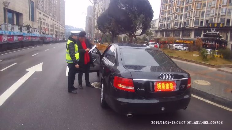 凯里一男子耍小聪明!遮挡车牌被记12分