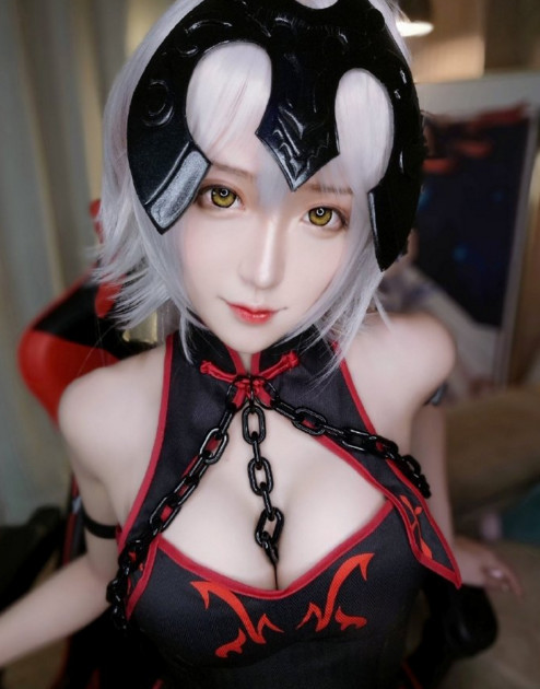 腐团儿cos黑贞德,这腿简直就是天堂,网友看了直呼:受不了!