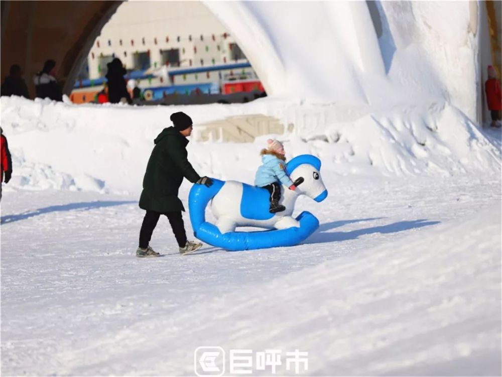 寒假春节去哪耍 呼和浩特这处冰雪世界有 熊出没 看点快报