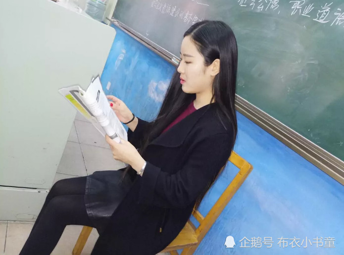 大学美女老师:高颜值身材好,还是90后,网友:肯定不会逃课!